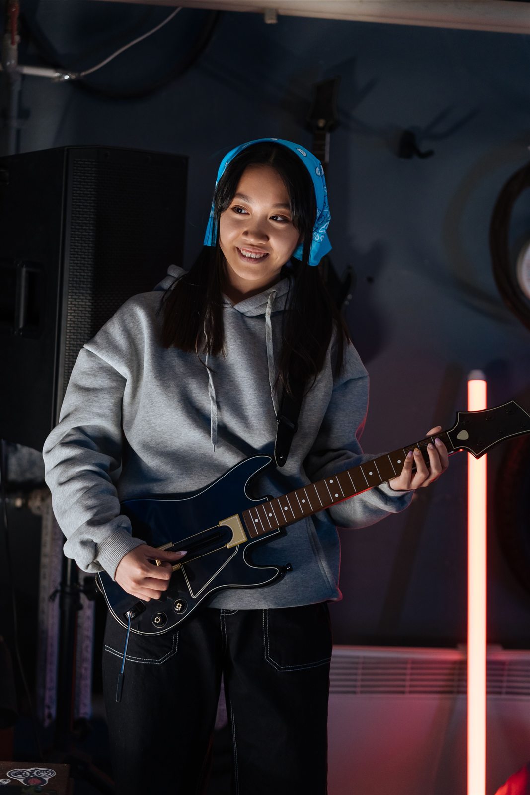 Teenagers learning guitar